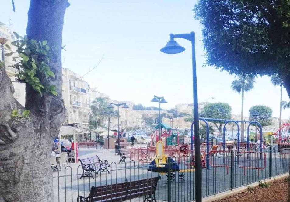 Sea View 2 Bedroom Apartment Marsaskala Eksteriør billede
